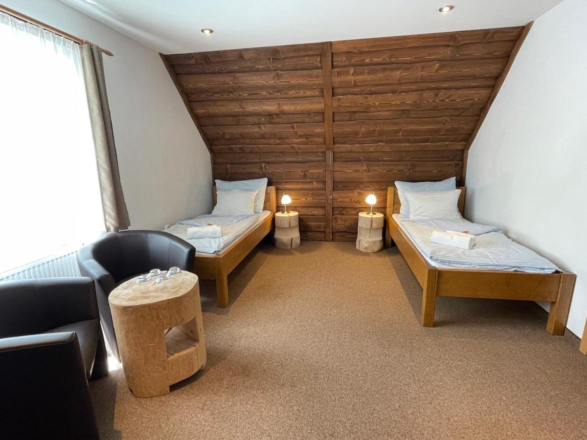 Hotel Kristian Kubova Huť Extérieur photo