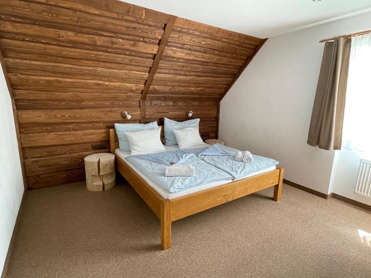 Hotel Kristian Kubova Huť Extérieur photo