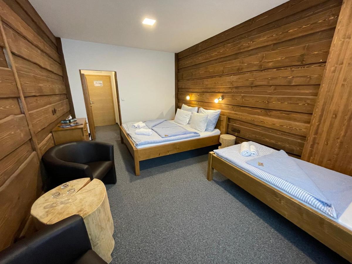 Hotel Kristian Kubova Huť Extérieur photo