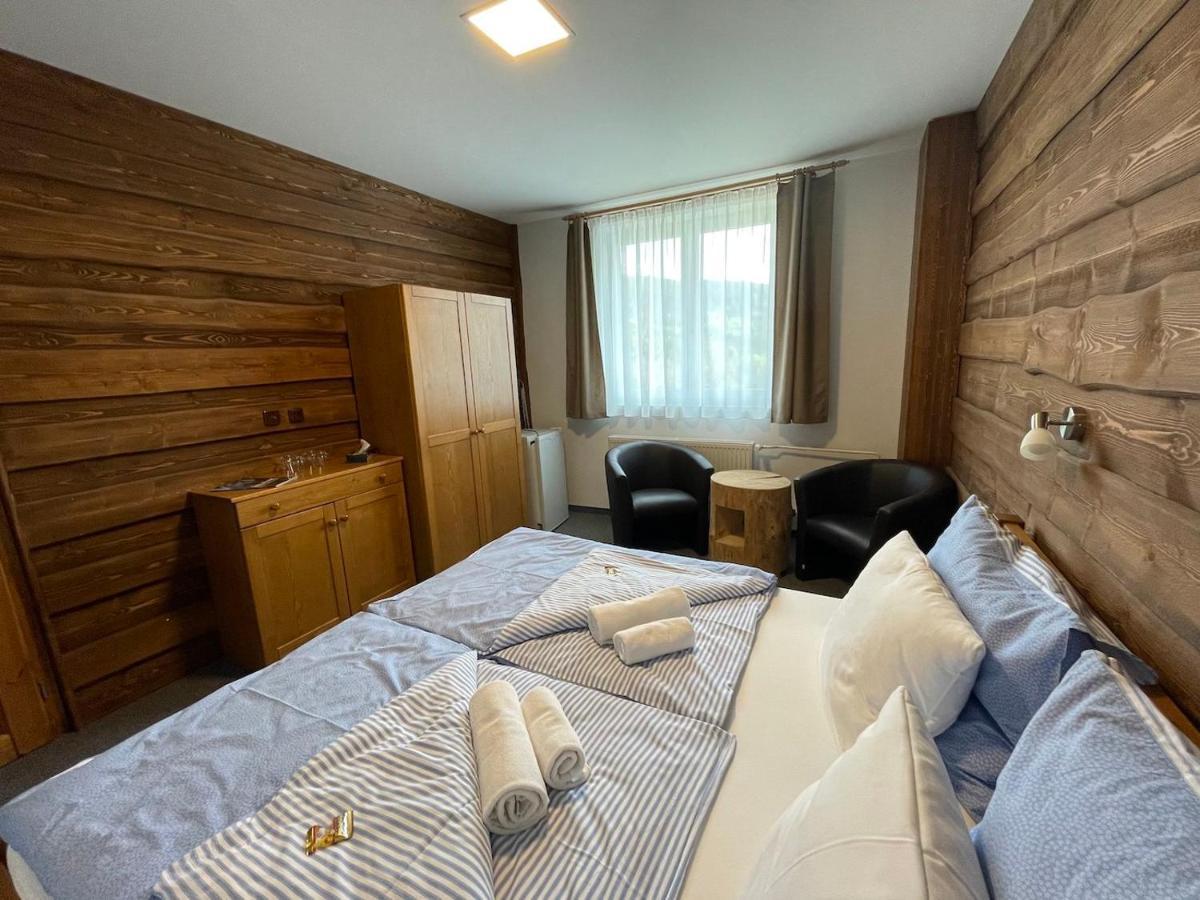 Hotel Kristian Kubova Huť Extérieur photo