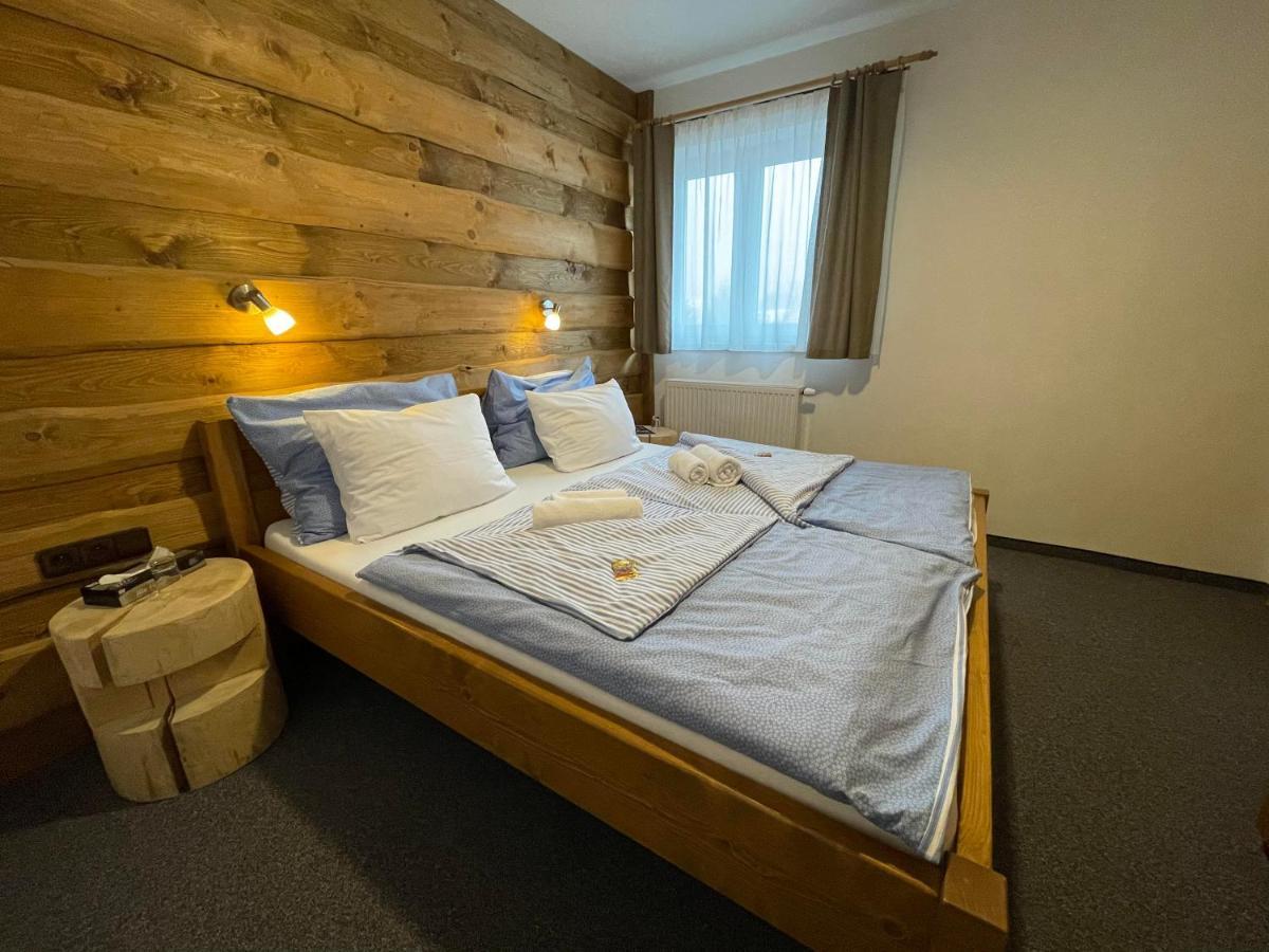 Hotel Kristian Kubova Huť Extérieur photo