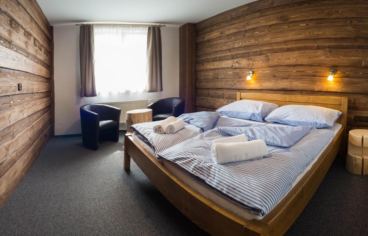 Hotel Kristian Kubova Huť Extérieur photo