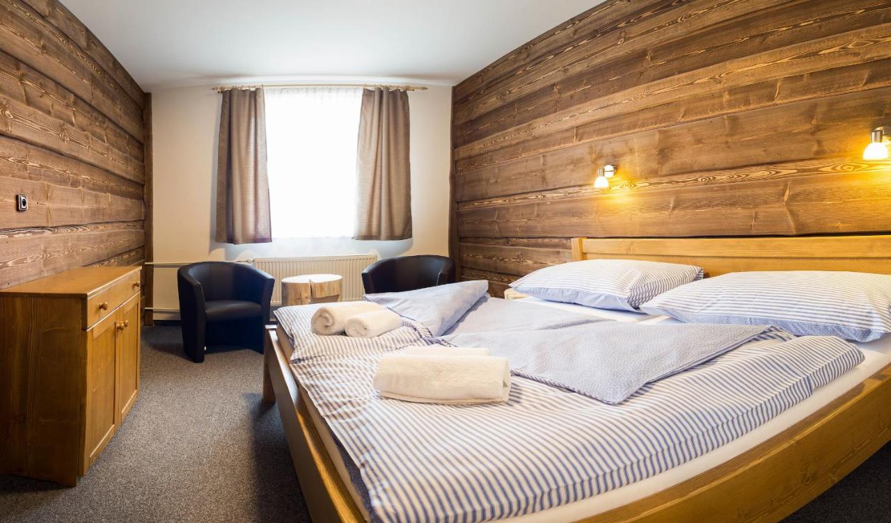 Hotel Kristian Kubova Huť Extérieur photo