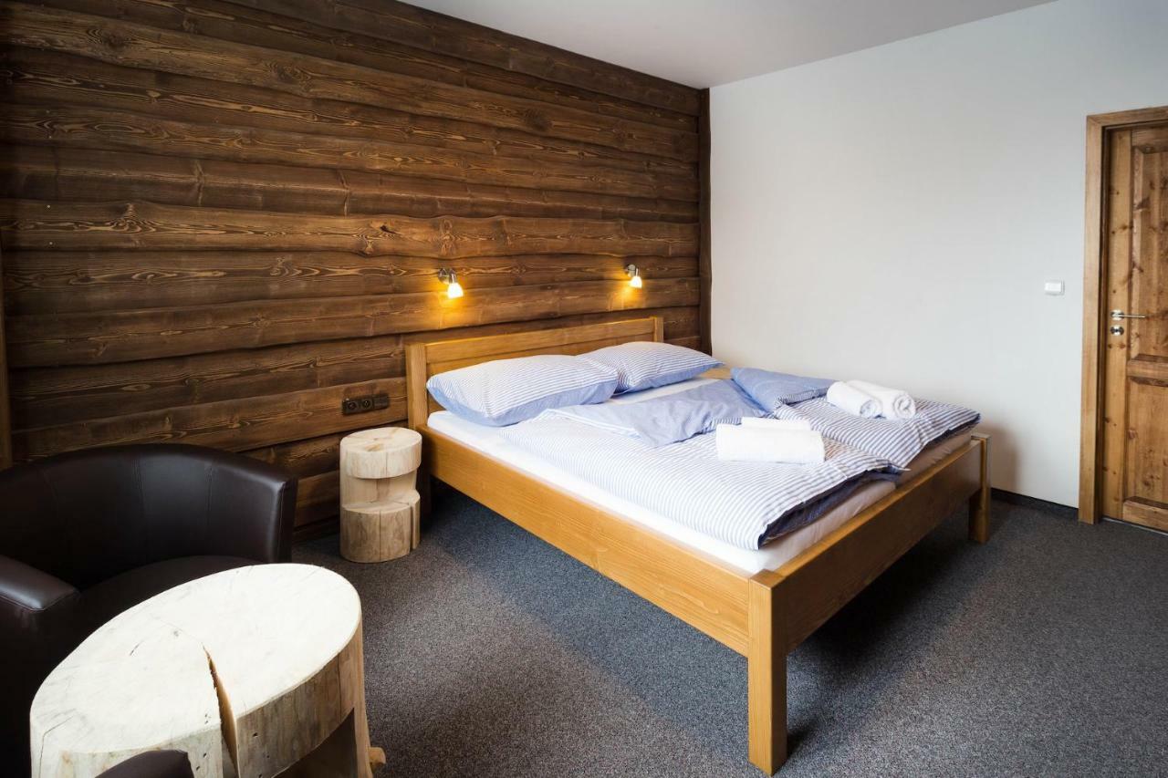 Hotel Kristian Kubova Huť Extérieur photo