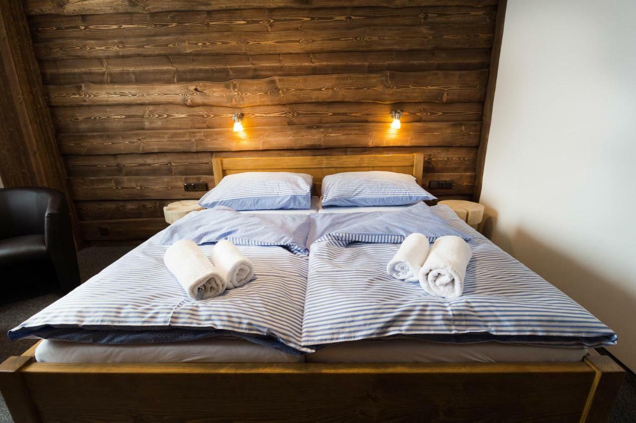 Hotel Kristian Kubova Huť Extérieur photo
